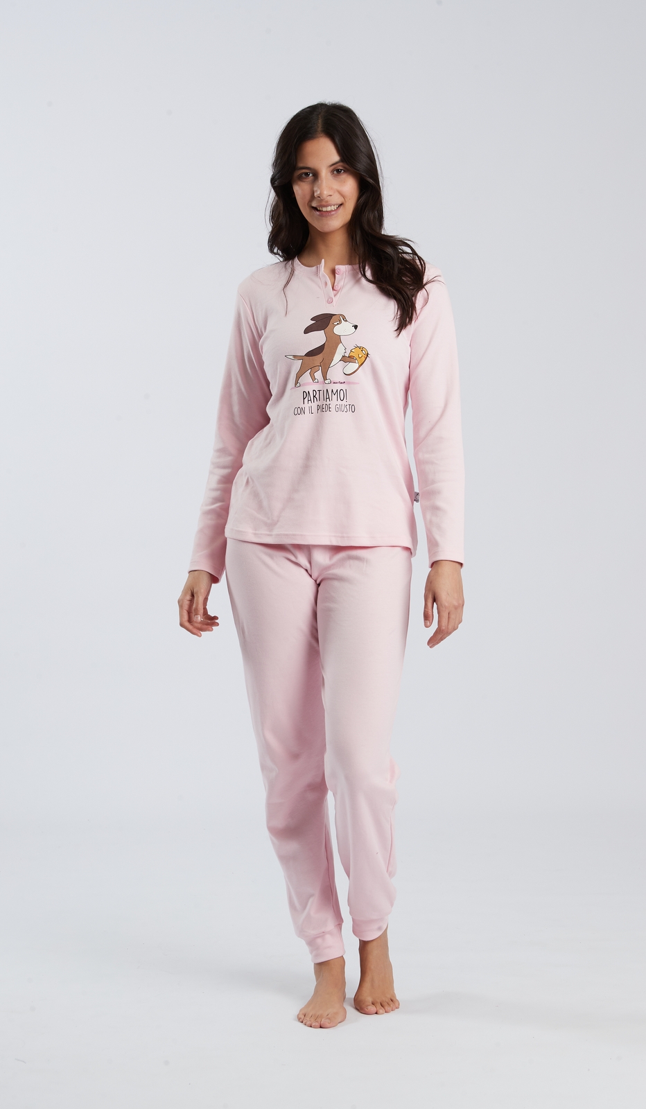 Pigiama serafino partiamo in 100% cotone per notti di comfort e avventura, perfetto per il tuo relax.